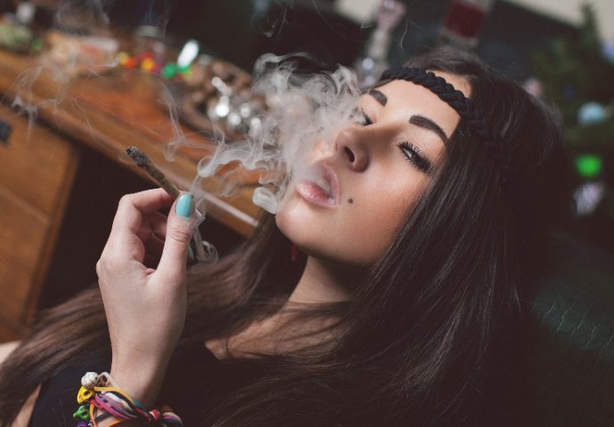 Slikovni rezultat za žene i marihuana