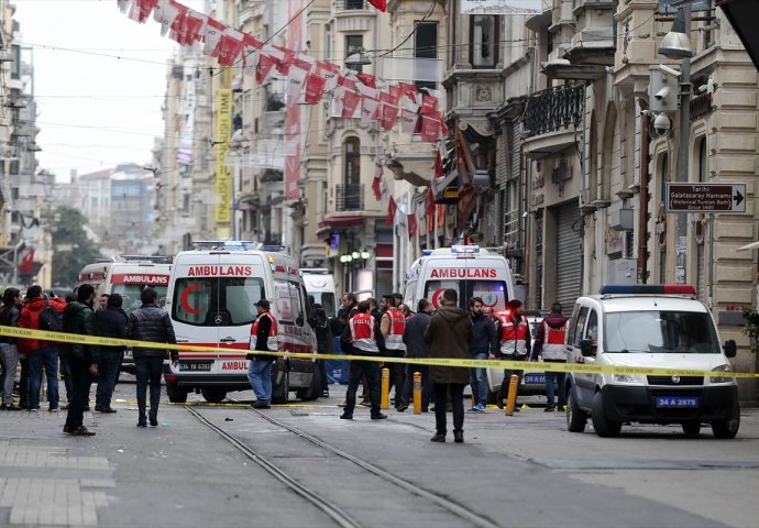 Samoubilački napad u Istanbulu: Poginulo pet osoba, 20 povrijeđenih (OBJAVLJUJEMO VIDEO NAPADA) 