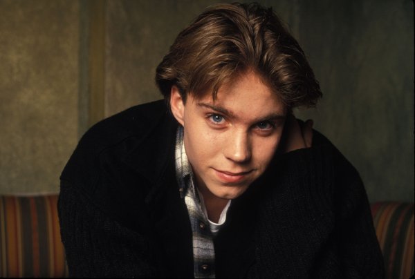 the-life-and-tragic-death-of-neverending-story-2-star-jonathan-brandis-313604