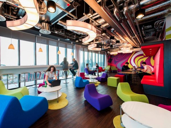 the-colorful-dublin-offices-have-plenty-of-space-for-employees-to-relax-and-work