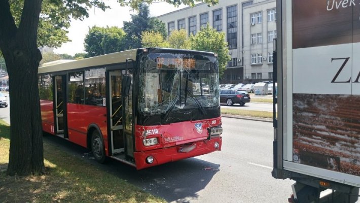 saobracajna-nesreca-sudar-autobusa-gsp-830x0