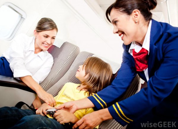 stewardess-belts-in-child