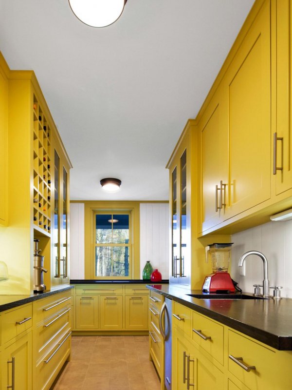 ci-aharchitecture-yellow-modern-kitchen3-s3x4-jpg-rend-hgtvcom-1280-1707