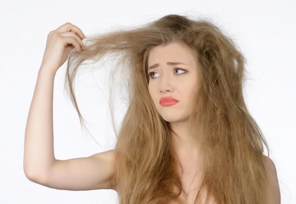 causes-of-frizzy-hair-favorable