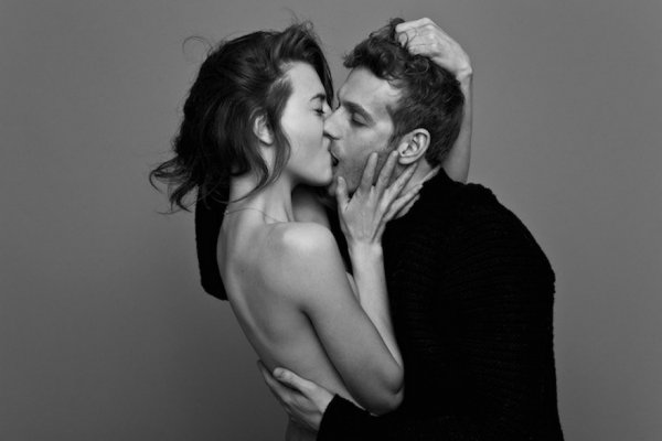 couples-passionately-kissing-ben-lamberty-2-5875dfd46b0f9-880