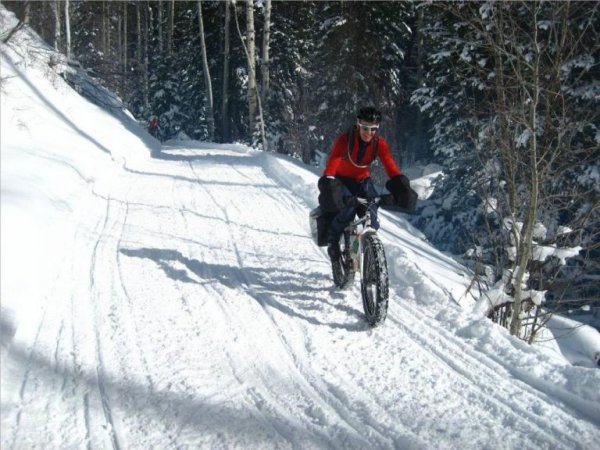 vozite-bezbedno-bicikl-po-snegu-samo-zato-sto-je-zima-ne-znaci-da-morate-da-odlozite-bicikl-u-10