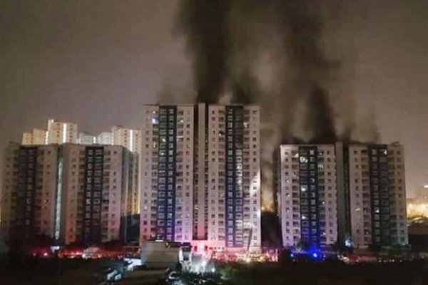 a-massive-fire-broke-out-in-vietnam-s-commercial-hub-of-ho-chi-minh-city-690930