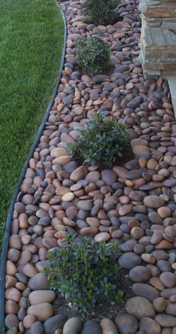 beautiful-home-decor-with-river-rocks-42