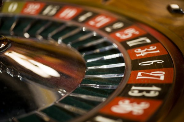 kazino-rulet-kocka-kockanje-kockarnica-1000x0