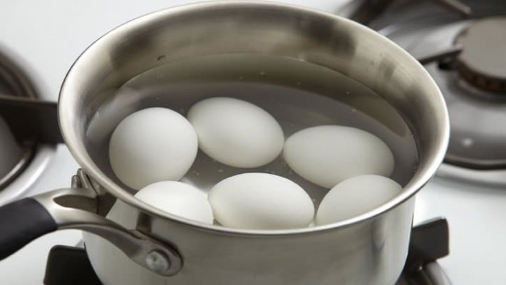 how-to-hard-boil-eggs-01