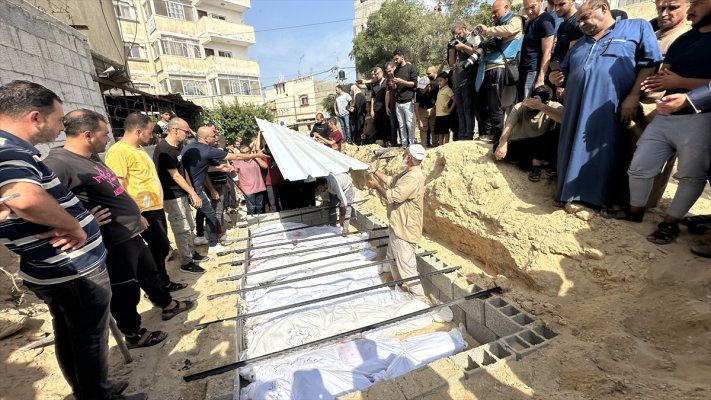 aa-20231023-32493609-32493588-tijela-ubijenih-palestinaca-ukopavaju-u-masovnim-grobnicama-u-gazi
