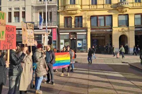 24sata.hr / Kontraprotestanti u Zagrebu