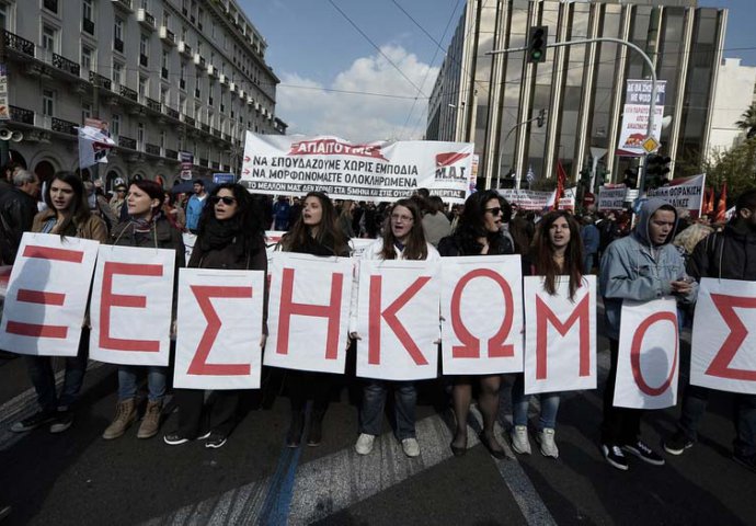 Na ulicama Atine 25.000 ljudi demonstrira protiv mjera štednje