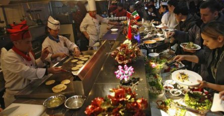 Kuhari pripremaju bolja jela kada ih gosti posmatraju