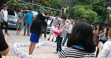 Potrošio 120.000 KM, od novih iPhone-a napravio srce - ona rekla NE!