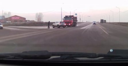 Pogledajte kako je sretni muškarac prevario smrt