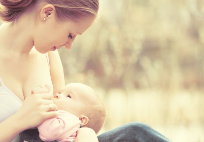 Dojenje je popularno među mamama