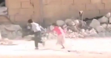 Video sirijskog dječaka kako spašava djevojčicu od snajperske paljbe je lažan!