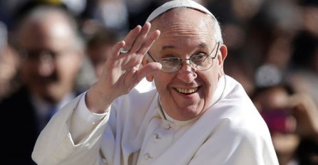 Papa Franjo: Katolici ne treba da se razmnožavaju kao zečevi