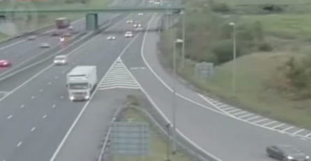 ŠOKANTAN SNIMAK: Nevjerovatan zaokret kamionom na autoputu (VIDEO)