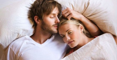 Položaj spavanja otkriva u kakvoj ste vezi