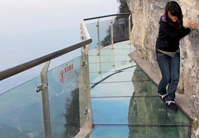 Staklena staza na planini Tianmen, Kina