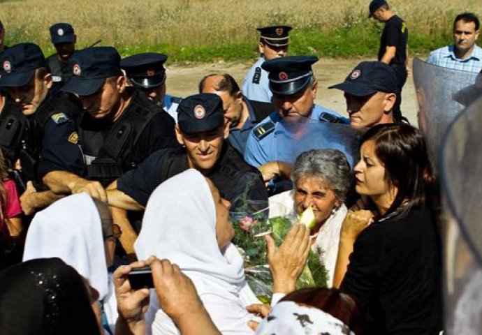 Skandalozna presuda: Osnovni sud kažnjava majke Srebrenice