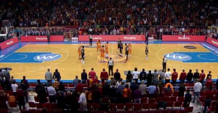 Navijači Galatasaraya izviždali minutu šutnje za ubijenog navijača Zvezde!