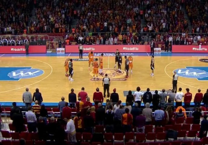 Navijači Galatasaraya izviždali minutu šutnje za ubijenog navijača Zvezde!