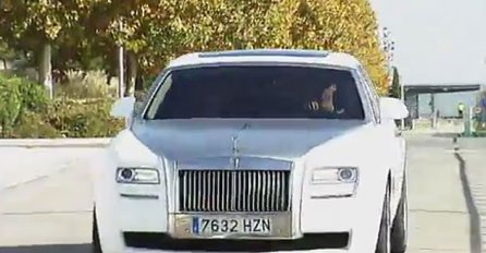 Ronaldo se šepuri sa svojim novim Rolls Roycom (VIDEO)