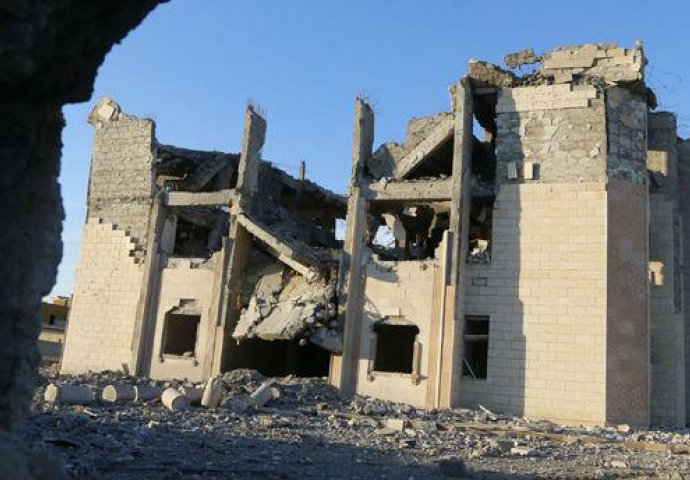 U zračnim napadima na Raqqu najmanje 90 ubijenih