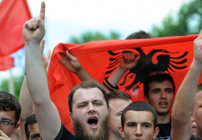 Mladi Albanci odlaze sa Kosova u potrazi za boljim životom