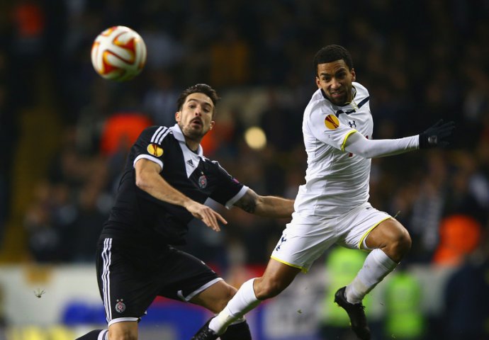 Partizan izgubio na White Hart Laneu, tri puta prekidan meč