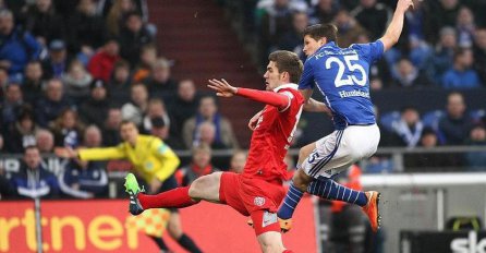 Hat-trick Huntelaara, Bayern pokorio Berlin