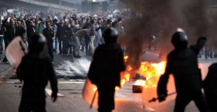 Kairo: Suzavcem i vodenim topovima na demonstrante