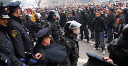 Tuzla: Policijske snage i inspektori obezbjeđuju zgradu BKC-a