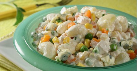 Salata od piletine i makarona