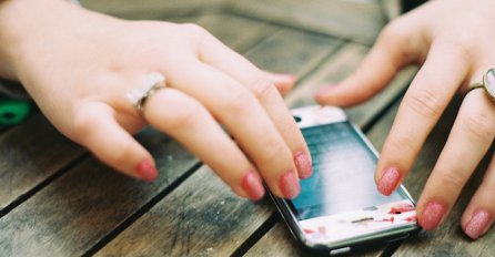 Odobren patent koji okreće telefon pri padu