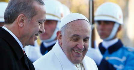 Papa Franjo: Kur´an je knjiga mira, a terorizam nije islam