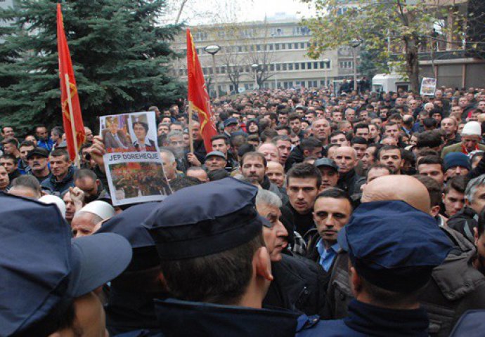 Masovni protesti ratnih veterana u Prištini