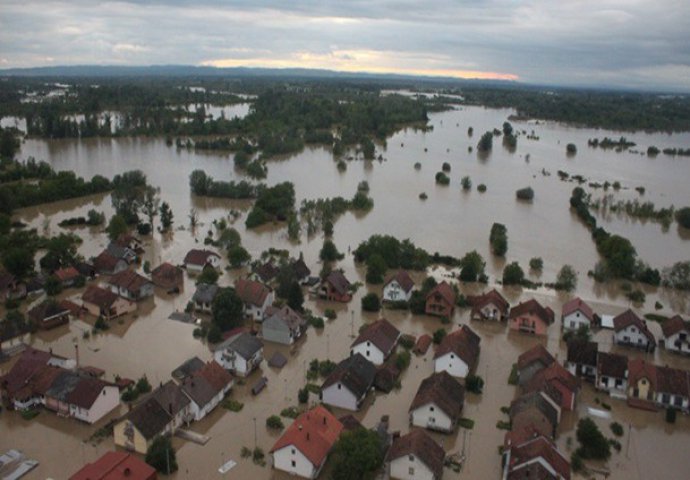 Turska TIKA pomogla poplavom pogođene porodice u Bosanskom Šamcu