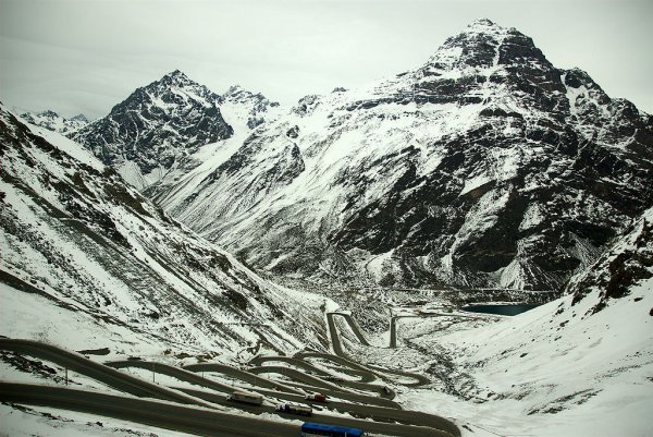 1024px-switchbacks-on-the-road-up-to-tunel-del-cristo-redentor