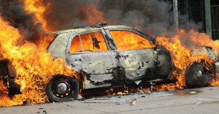Vogošća: Vozilo se zapalilo u vožnji, vozač poginuo