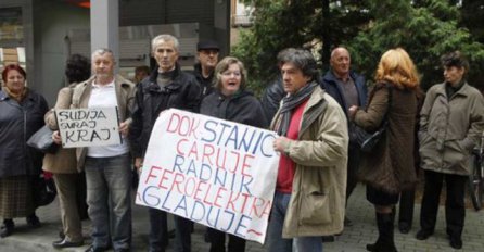 Protest radnika Feroelektra ispred zgrade Vlade FBiH