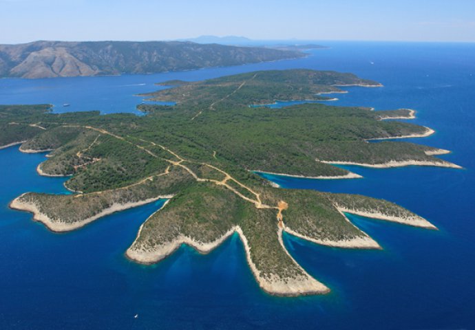 Da li su Hvar i Brač otoci?!