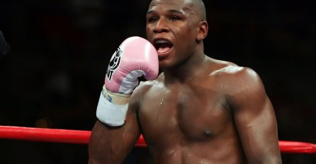 Neporaženom bokseru 100 miliona eura za meč u Abu Dhabiju