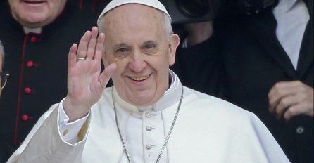 Papa Franjo: Ne možete vrijeđati i zbijati šale na račun vjere drugih ljudi