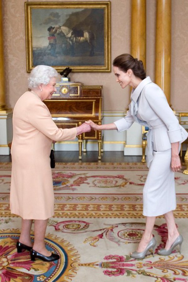 angelina-jolie-queen