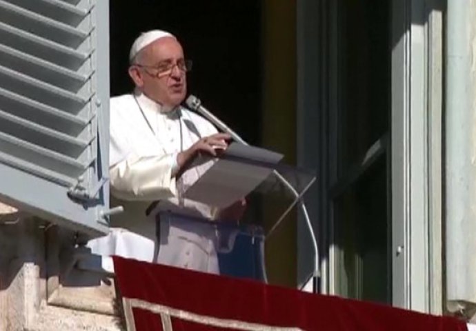 Papina novogodišnja poruka: Samo da rata ne bude...