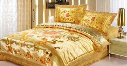 Posteljina u boji zlata za luksuznu spavaću sobu